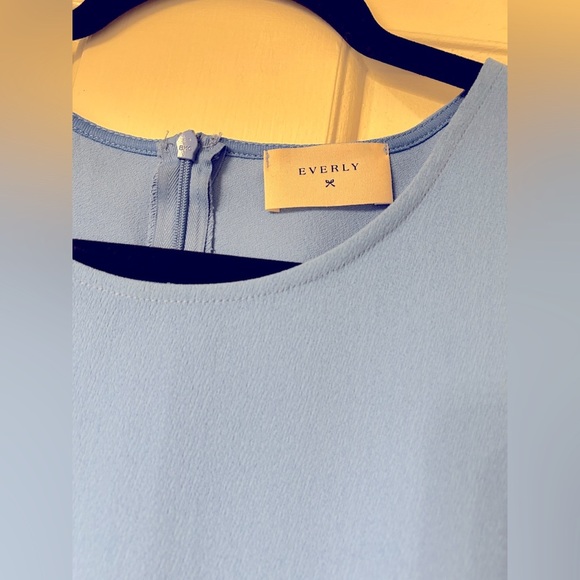 Everly light blue shift dress scalloped sleeves - Picture 2 of 4